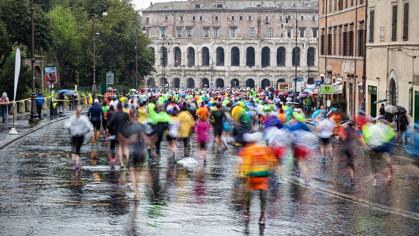 Even in the rain, a city full of runners is what makes a race special (Photo: Polifoto / Pixabay)