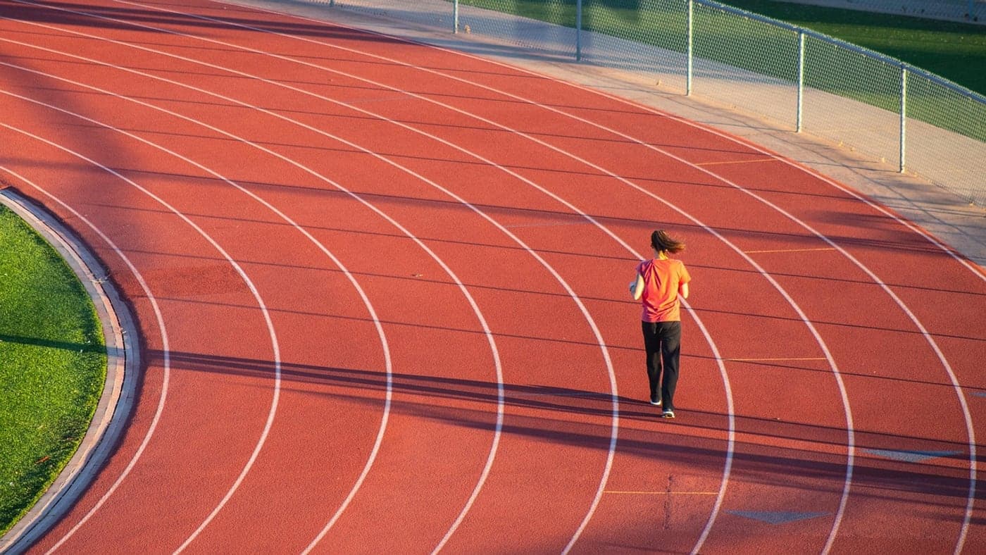 You don't need a track, because alternating running and walking already counts as intervals (Photo: rojesh55 / Pixabay)